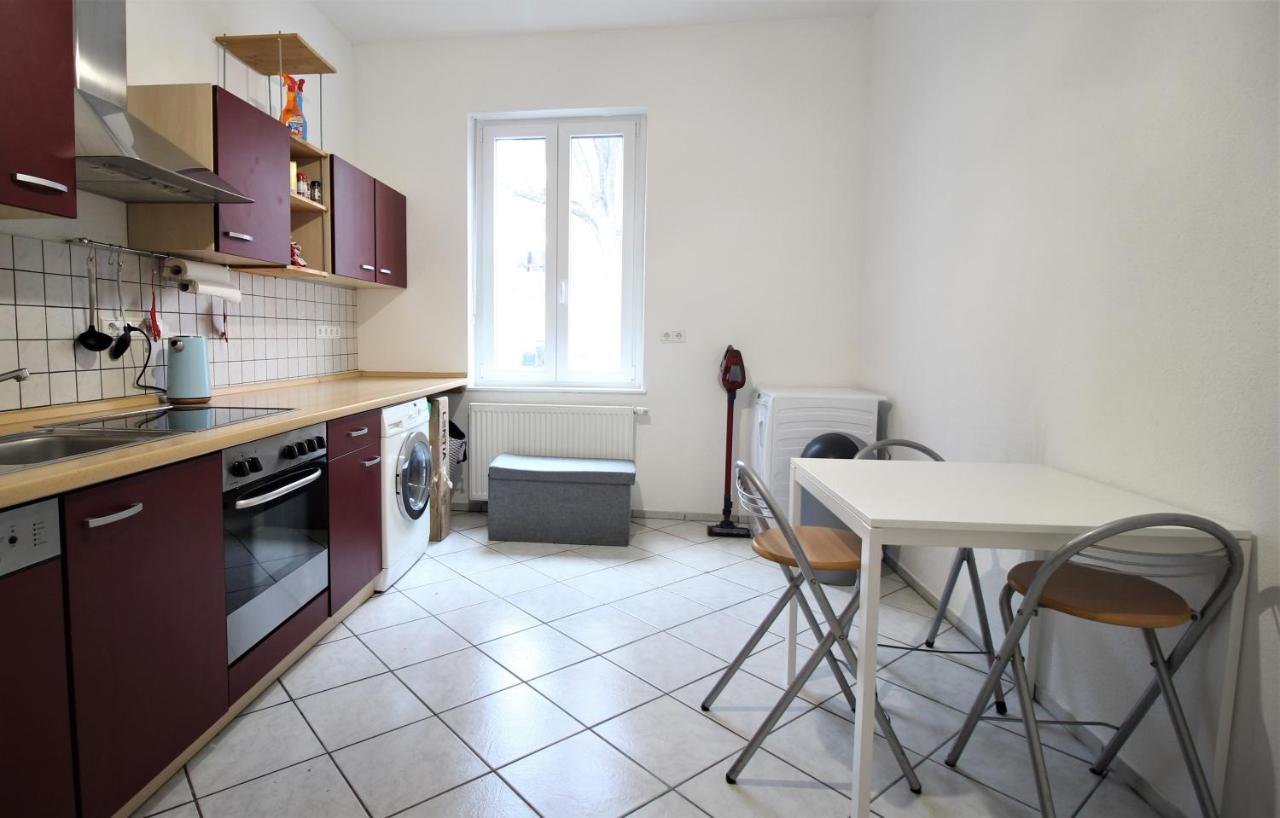 Privatzimmer Nahe Bahnhof Und City Wurtzburgo Exterior foto