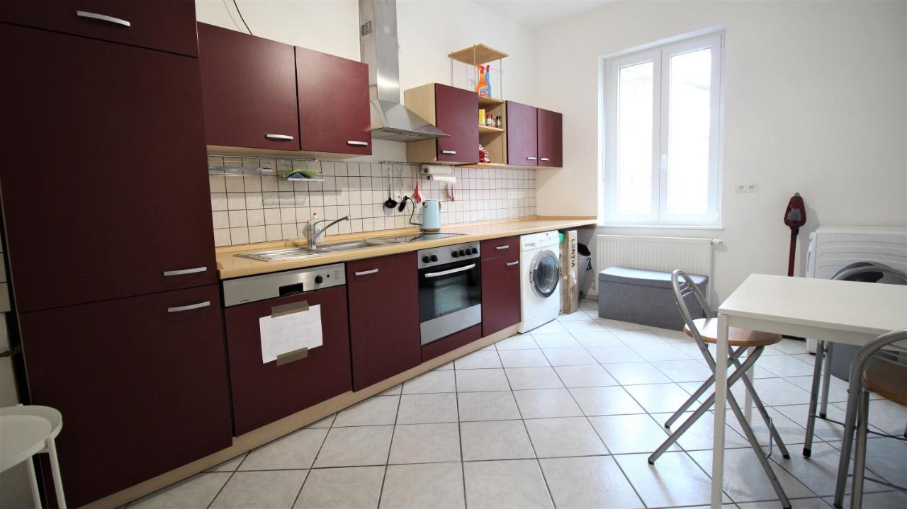 Privatzimmer Nahe Bahnhof Und City Wurtzburgo Exterior foto