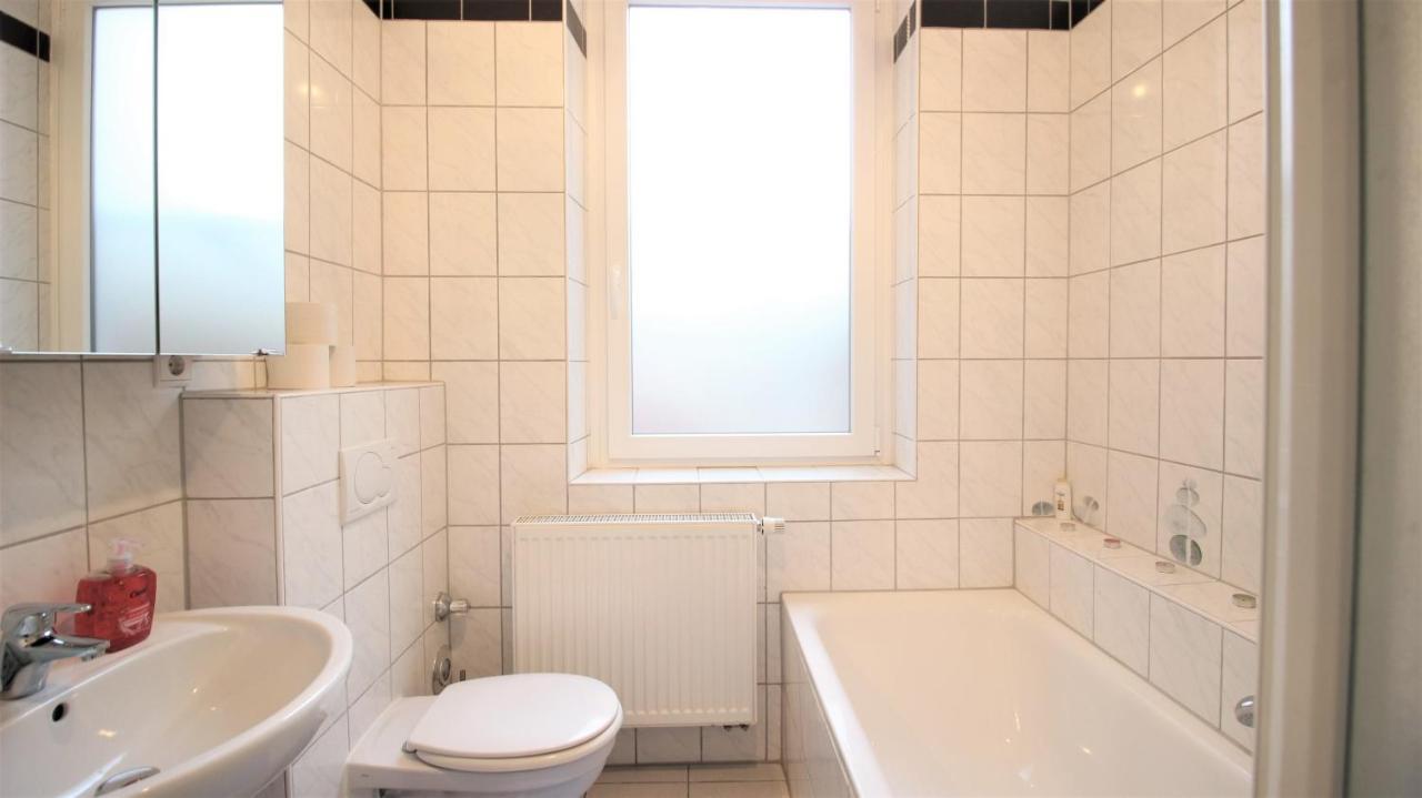 Privatzimmer Nahe Bahnhof Und City Wurtzburgo Exterior foto