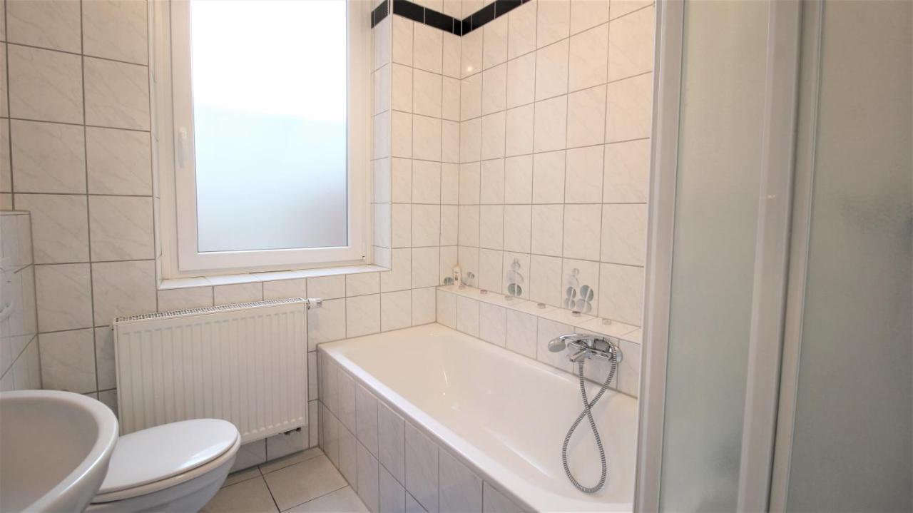 Privatzimmer Nahe Bahnhof Und City Wurtzburgo Exterior foto