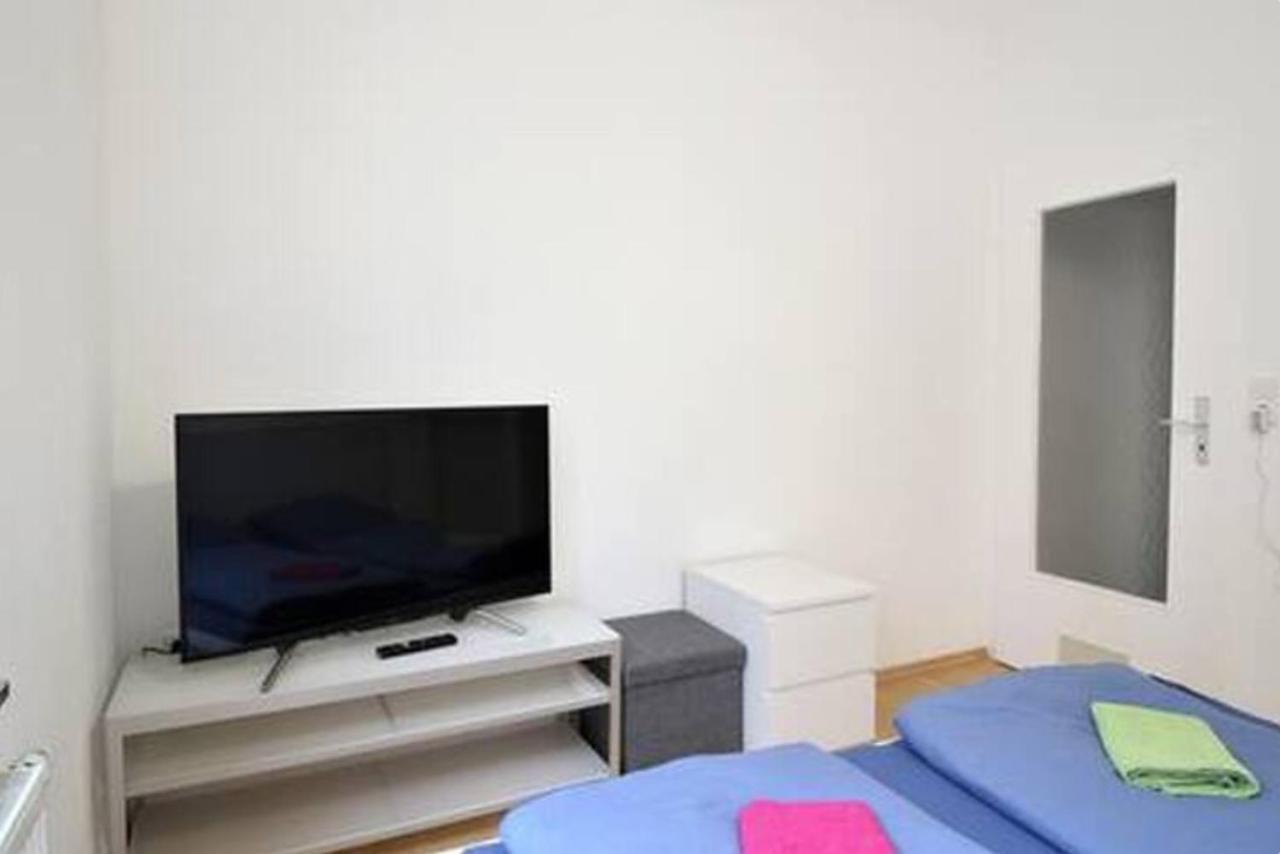 Privatzimmer Nahe Bahnhof Und City Wurtzburgo Exterior foto